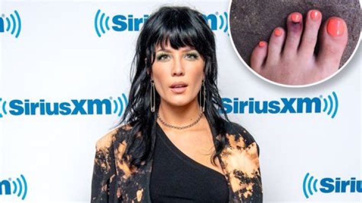 Halsey Breaking Her Toe While Trying to Save a Butterfly Is the Pure Celebrity Content We All Deserve