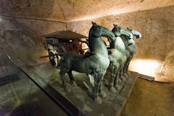 Archaeologists Discover Ancient Chinese Tombs With 70 Artifacts