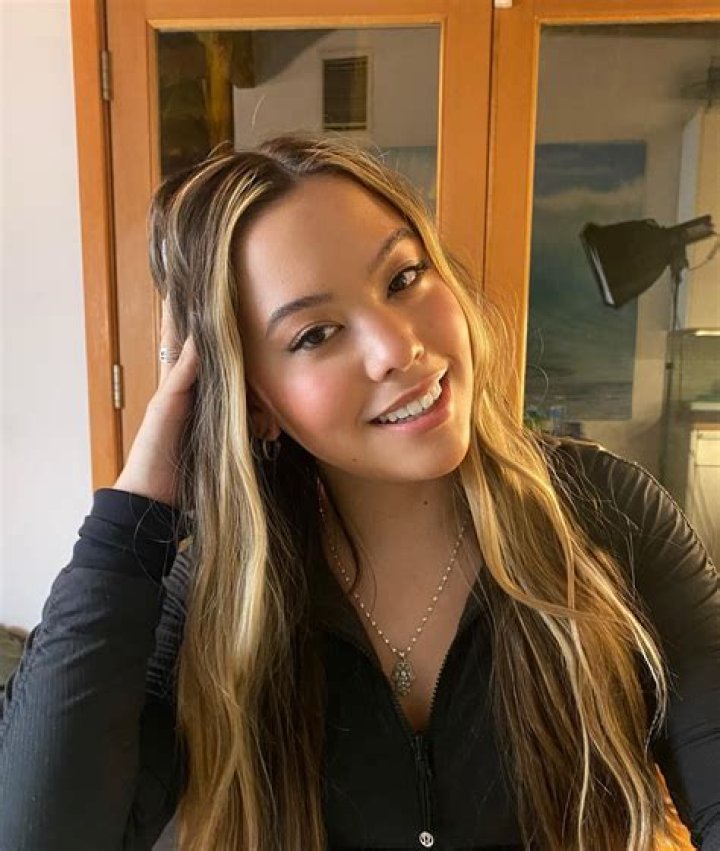 Hannah Gosselin Biography, Age, Height, Husband, Net Worth, Family