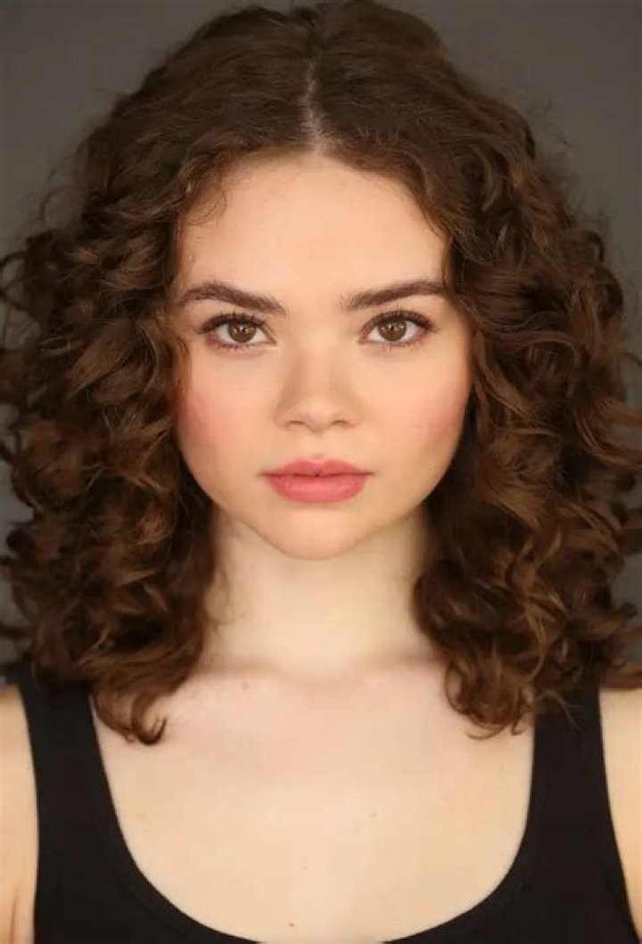 How tall is Hannah Riley