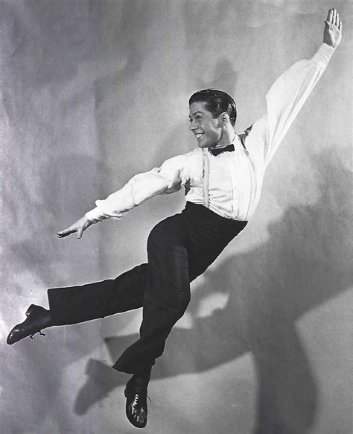 Harold Lang (Stage Actor) - Age, Birthday, Bio, Facts, Family, Net Worth, Height & More