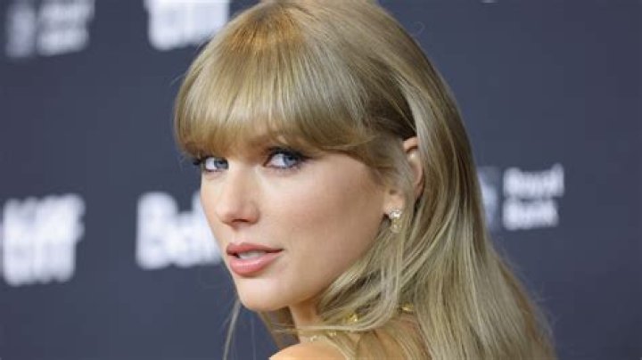 
“Have you seen his arm?”: Can Joe Alwyn fight trend explained as Taylor Swift Grammys 2023 clips drive fans wild 