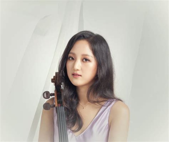 Hayoung Choi (Family Member) - Age, Birthday, Bio, Facts, Family, Net Worth, Height & More