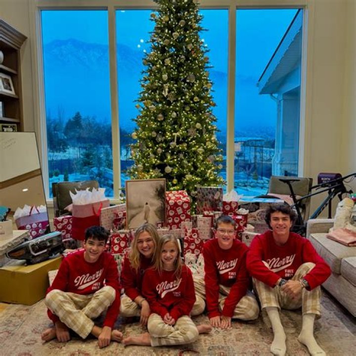 Hazyl Bingham (YouTube Star) - Age, Birthday, Bio, Facts, Family, Net Worth, Height & More