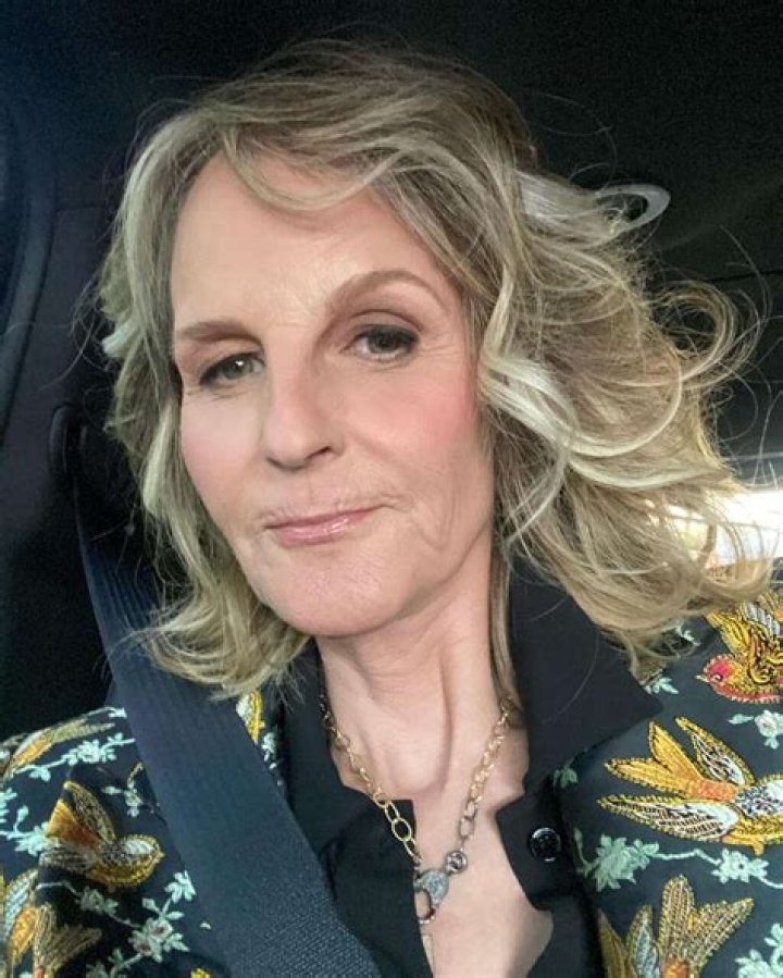 Helen Hunt (Movie Actress) - Age, Birthday, Bio, Facts, Family, Net Worth, Height & More