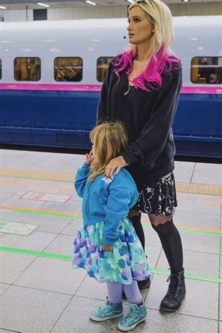 Holly Madison’s Daughter Rainbow Aurora Looks All Grown Up — See the Pic!