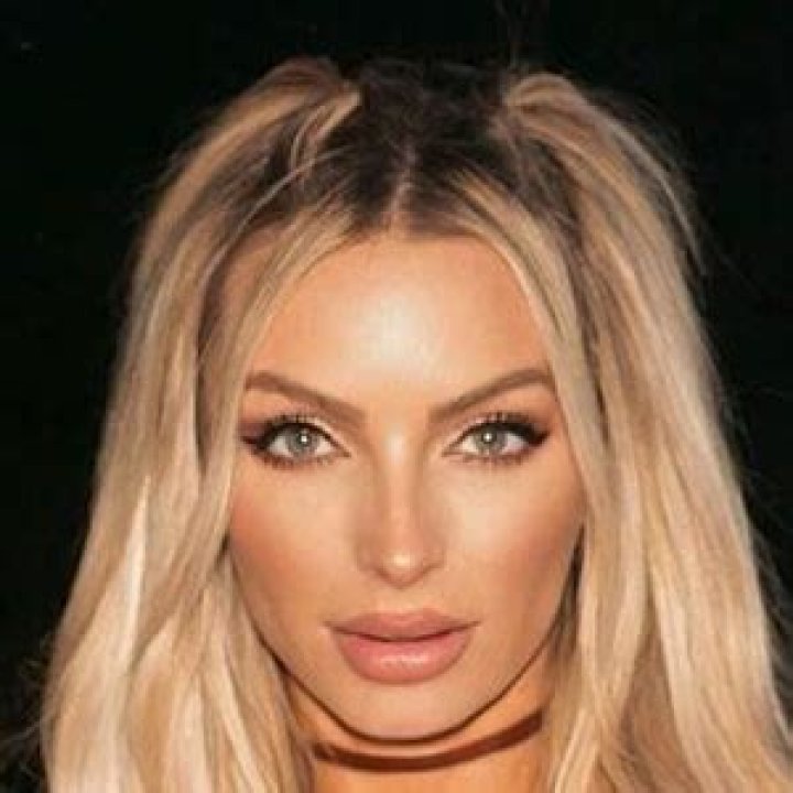 Holly Stocks (TikTok Star) - Age, Birthday, Bio, Facts, Family, Net Worth, Height & More