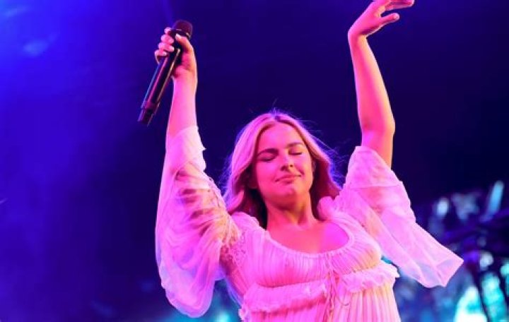 How big is Addison Rae but? – Celebrity.fm – #1 Official Stars, Business & People Network, Wiki, Success story, Biography & Quotes