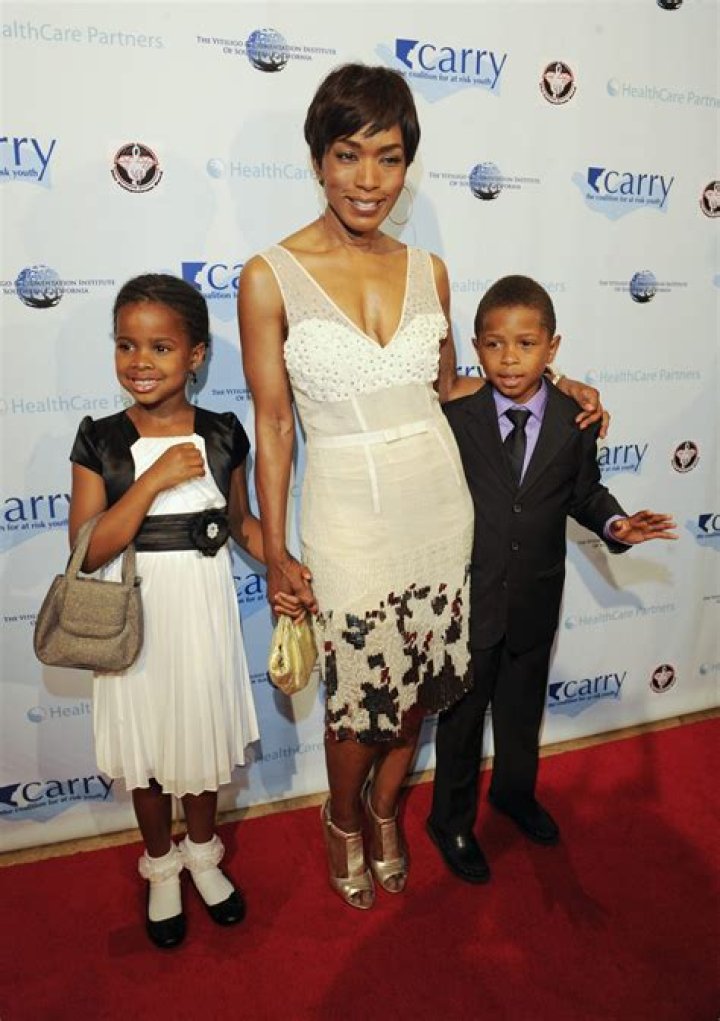 How did Angela Bassett conceive her children?