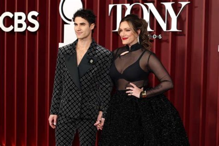 How did Darren Criss meet Mia Swier?