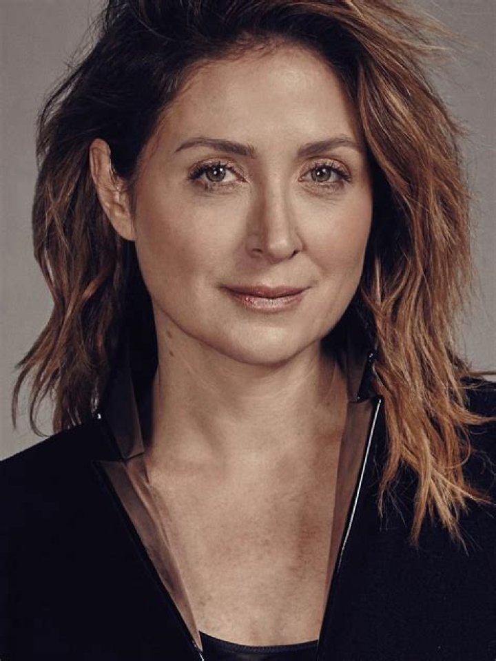 How is Sasha Alexander so rich?