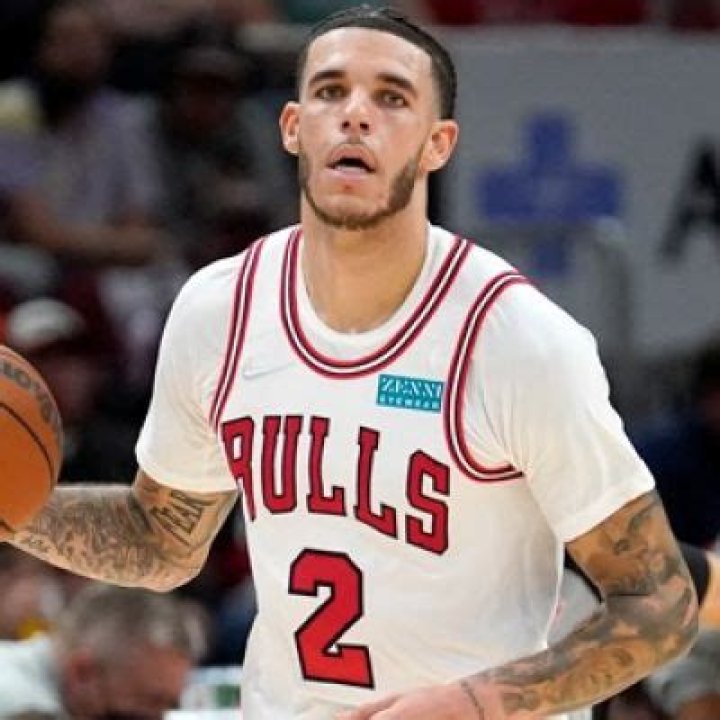 
How Much Doe Lonzo Ball Earn A Year? 