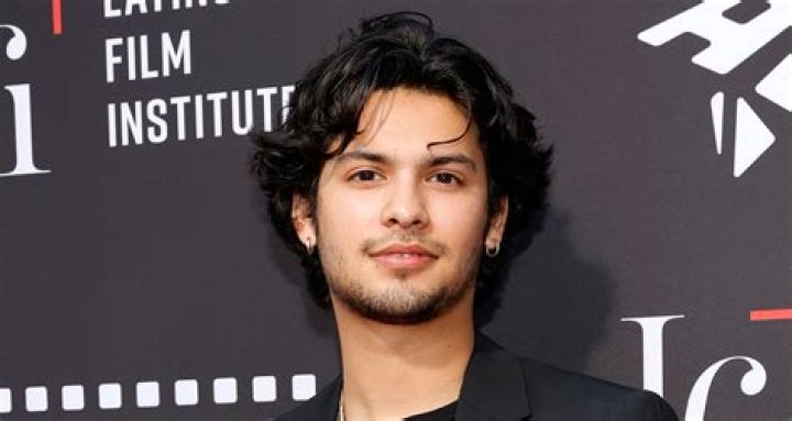 ¿Cuánto dinero valía Xolo Maridueña? – Celebrity.fm