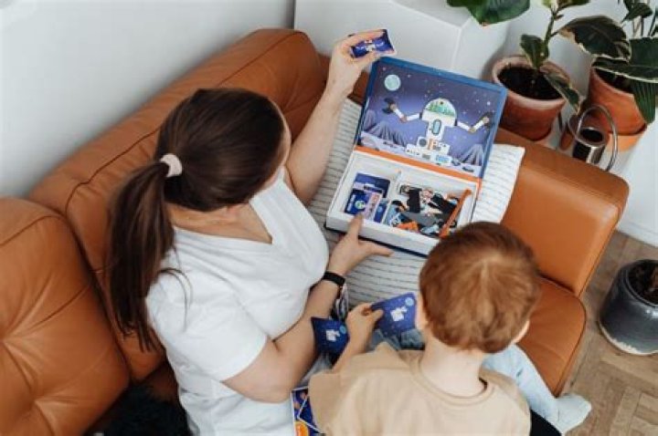 ¿Cuánto debo pagar a una niñera por 8 horas? – Celebrity.fm