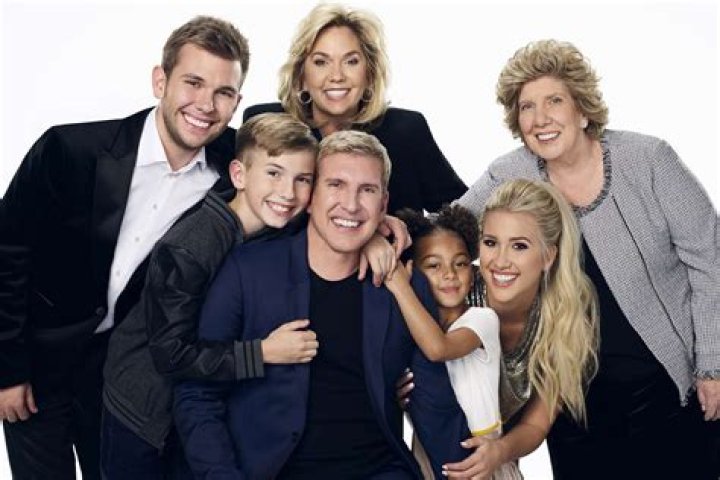 How tall is Savannah from chrisley knows best?