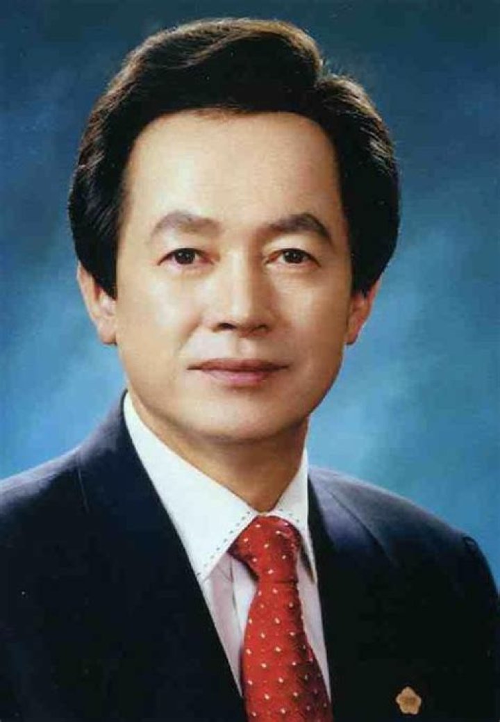 Huh Kyung-young Biography, Age, Height, Wife, Net Worth and Family