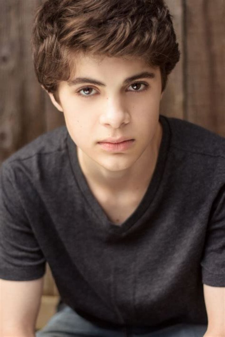 Hunter Dillon (TV Actor) - Age, Birthday, Bio, Facts, Family, Net Worth, Height & More