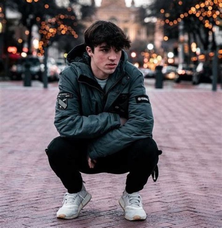 Hunter Lasater (TikTok Star) - Age, Birthday, Bio, Facts, Family, Net Worth, Height & More