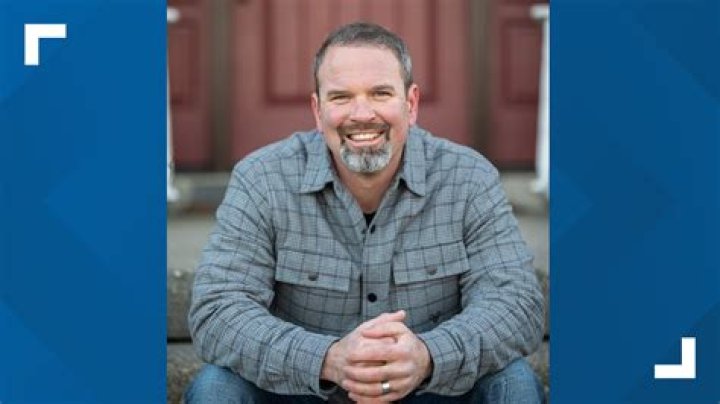 Hunter Smith Biography, Age, Height, Wife, Net Worth, Family