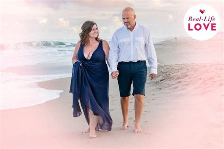 
Husband Thinks It’s 1993 as He Awakes from Accident. Then He Recovers — and Proposes to Wife Again 