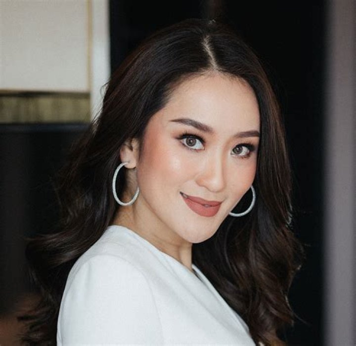 Ing Paetongtarn (Instagram Star) - Age, Birthday, Bio, Facts, Family, Net Worth, Height & More
