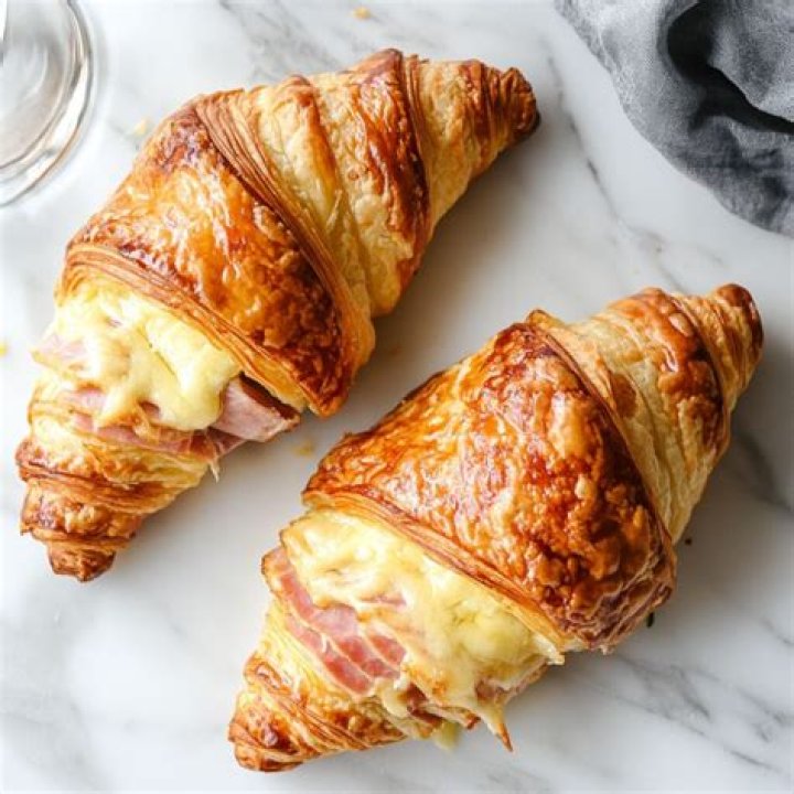 ¿Es saludable un croissant de jamón y suizo?