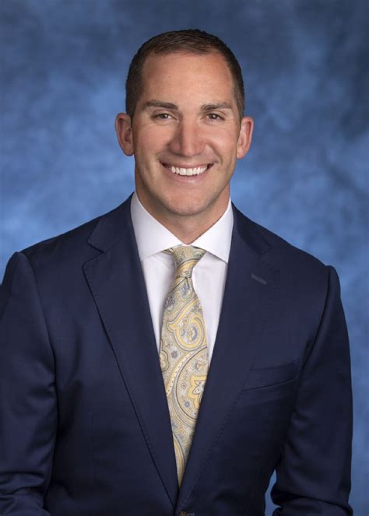 Is Aaron Lewis a veteran? (Celebrity Interview)