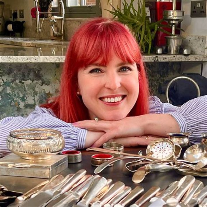 
Is Antiques Valuer And Auctioneer Izzie Balmer Married In 2022? Here Is All To Know About Her 