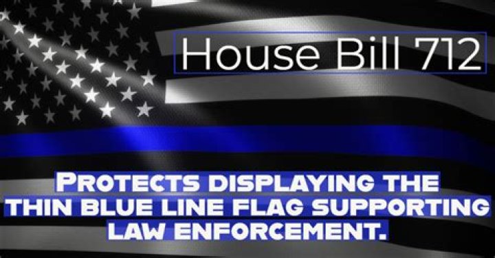 ¿La bandera de la línea azul es una falta de respeto? – Celebrity.fm