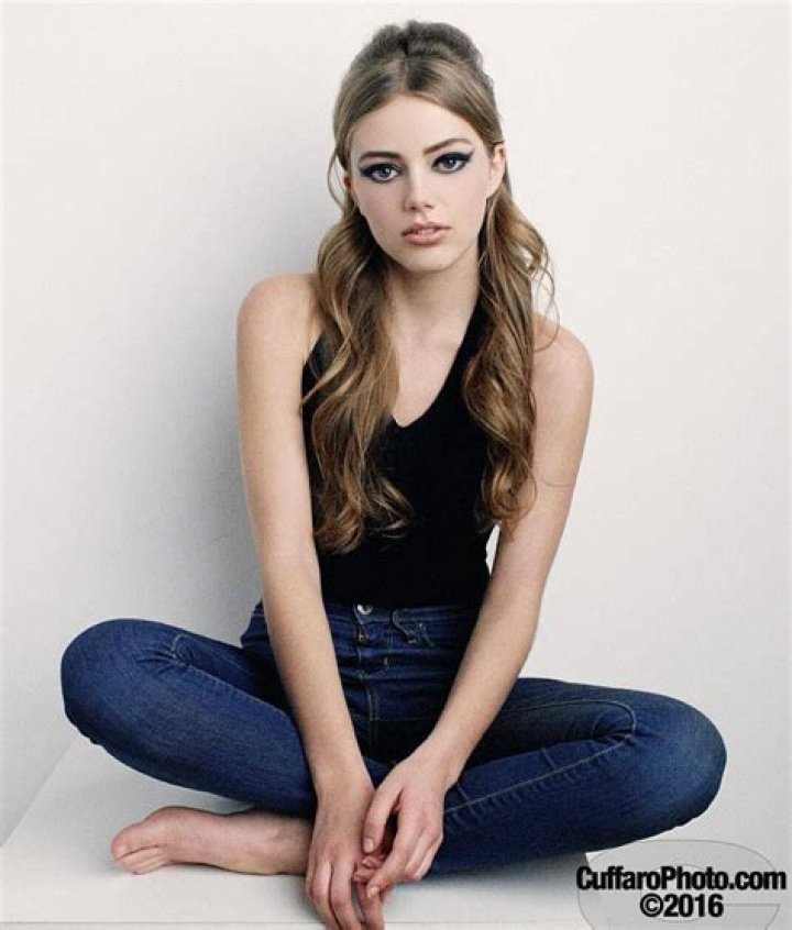 Is Grace Van Dien married?