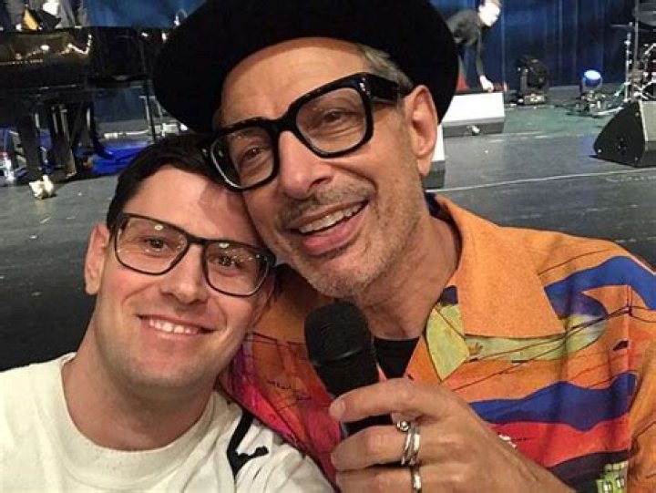 Is Jeff Goldblum Gay Or Bi? Which Video Fueled His Gay Rumors?