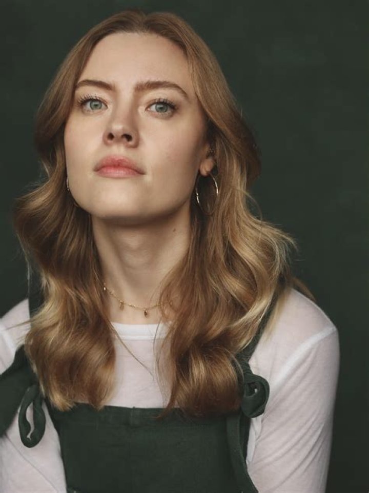 Is Jennifer English Lesbian? Sexuality, Girlfriend & Details About Actress