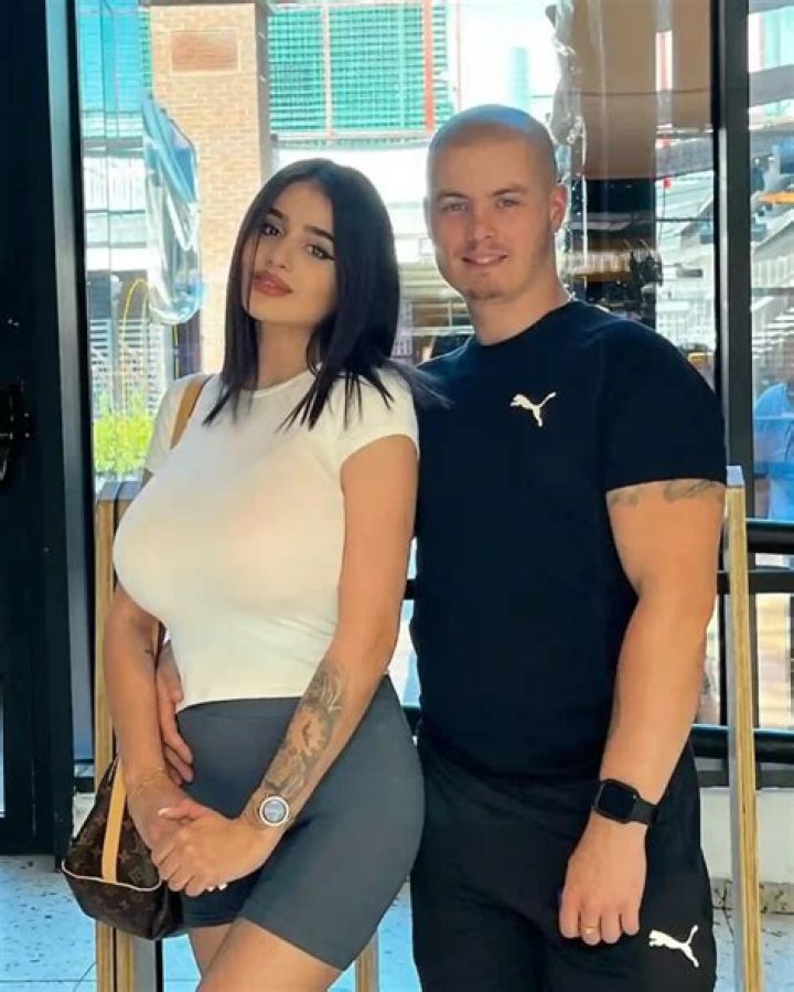 
Is Julia Tica Pregnant? Baby Bump, Boyfriend And Family 