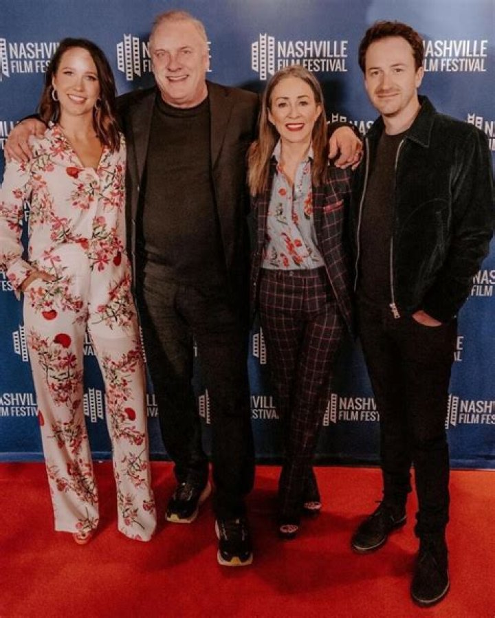 
Is Rosie Jones Gay? Age, Height, Net Worth 