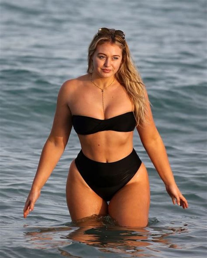 WatchIskra Lawrence Reminds Fans That Working Out Is a ‘Reward for Your Body’ in New Exercise Clips