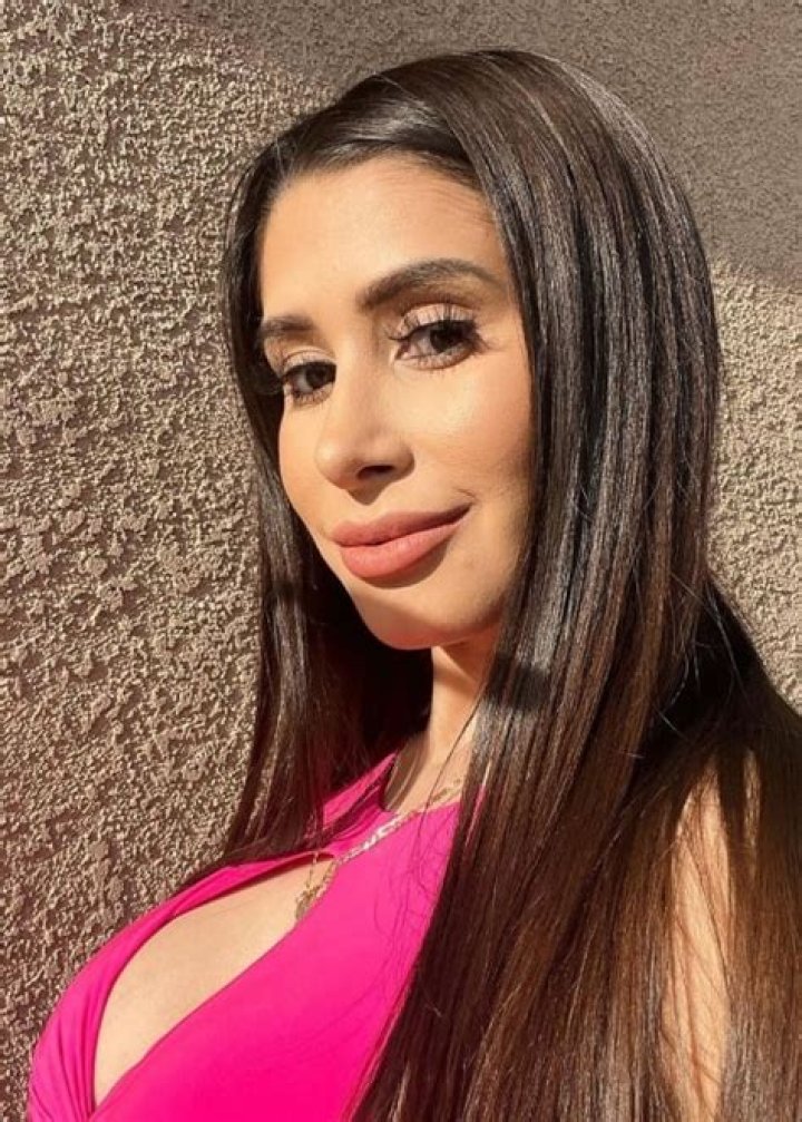 Itati Lopez (YouTube Star) - Age, Birthday, Bio, Facts, Family, Net Worth, Height & More