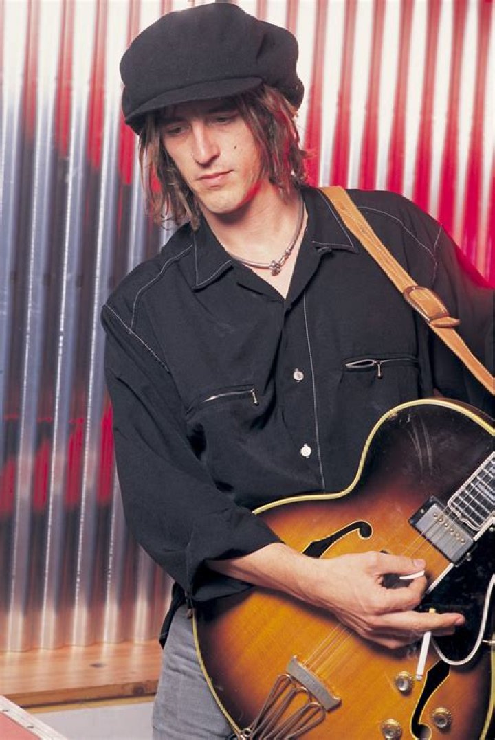 Izzy Stradlin (Guitarrista) - Edad, cumpleaños, biografía, hechos, familia, patrimonio neto, altura y más