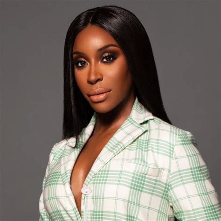Jackie Aina Bio & Wiki: Net Worth, Age, Height & Weight