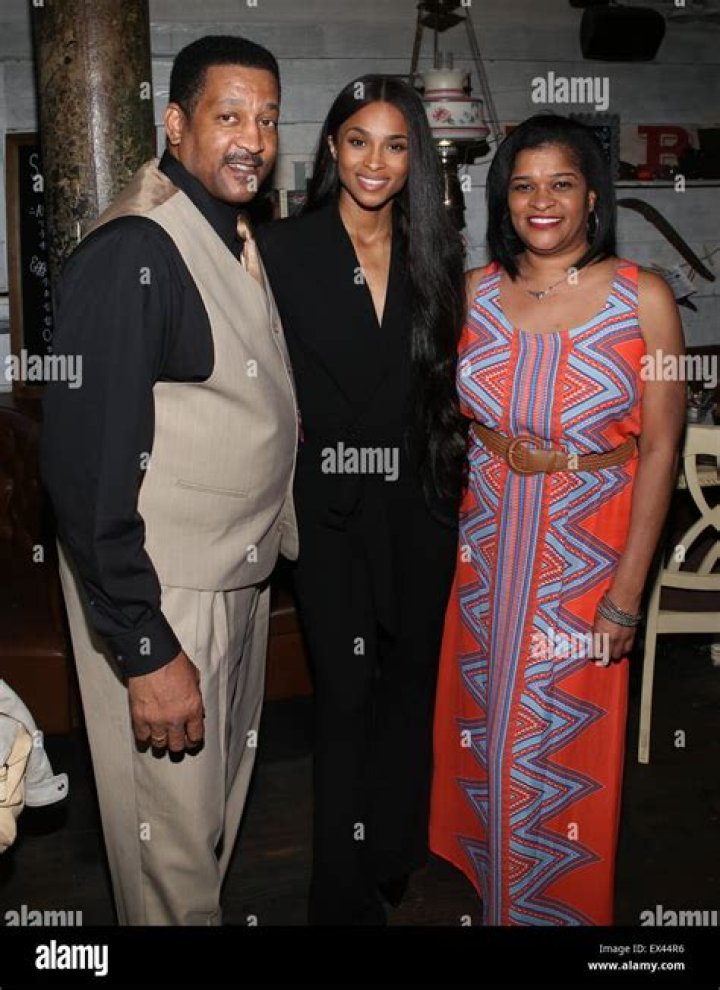 Jackie Harris (Football Player) - Age, Birthday, Bio, Facts, Family, Net Worth, Height & More