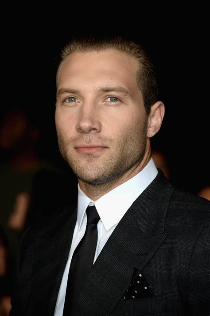 Jai Courtney (Movie Actor) - Age, Birthday, Bio, Facts, Family, Net Worth, Height & More