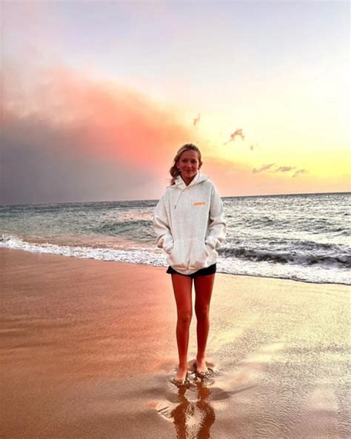 Jaine Nelson (YouTube Star) - Age, Birthday, Bio, Facts, Family, Net Worth, Height & More