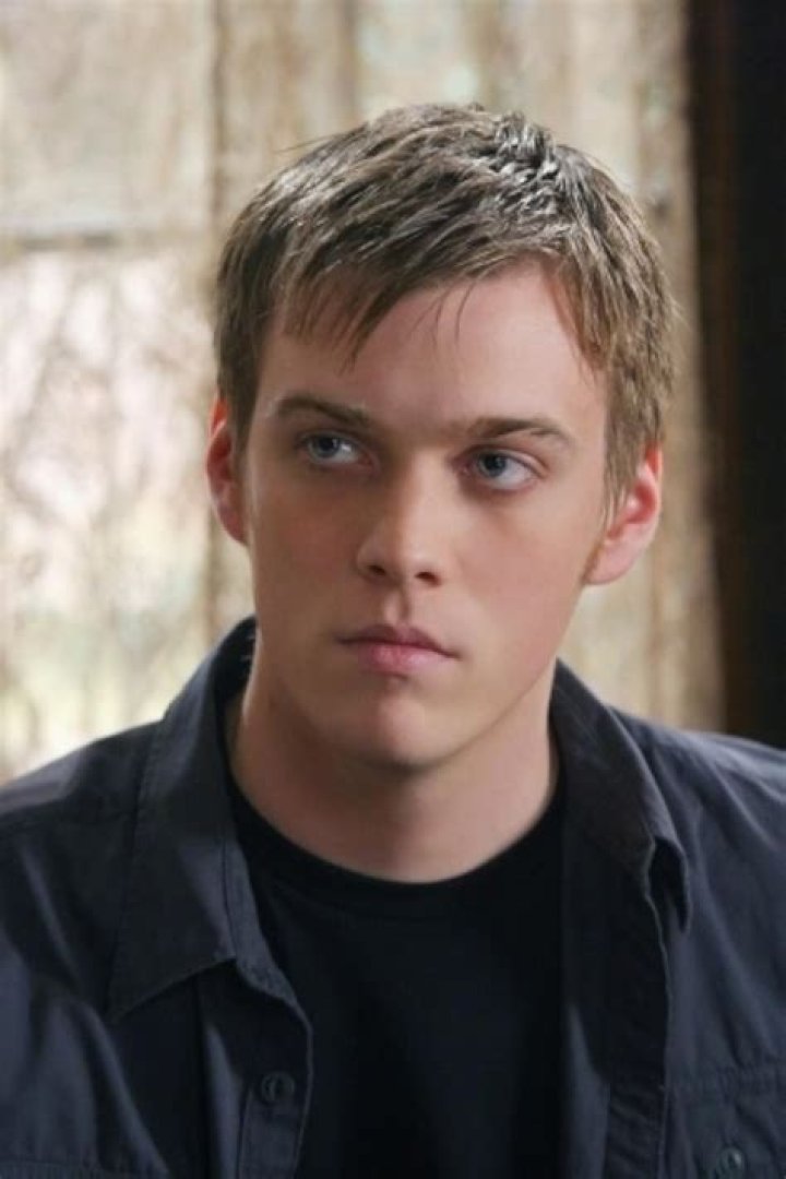 Jake Abel (Movie Actor) - Age, Birthday, Bio, Facts, Family, Net Worth, Height & More