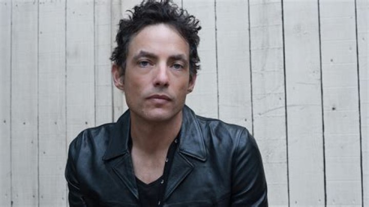 How tall is Jakob Dylan