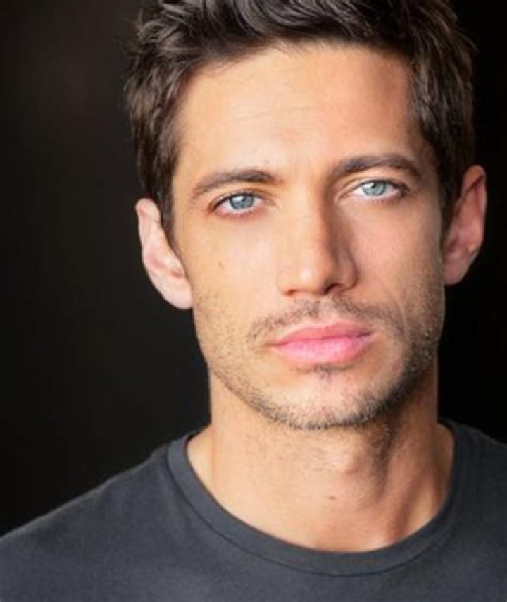 James Carpinello Biography, Age, Height, Wife, Net Worth, Family