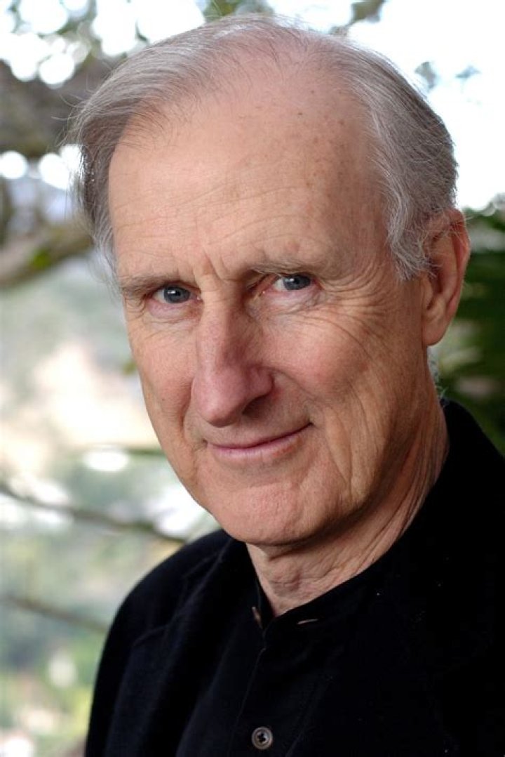 How tall is James Cromwell