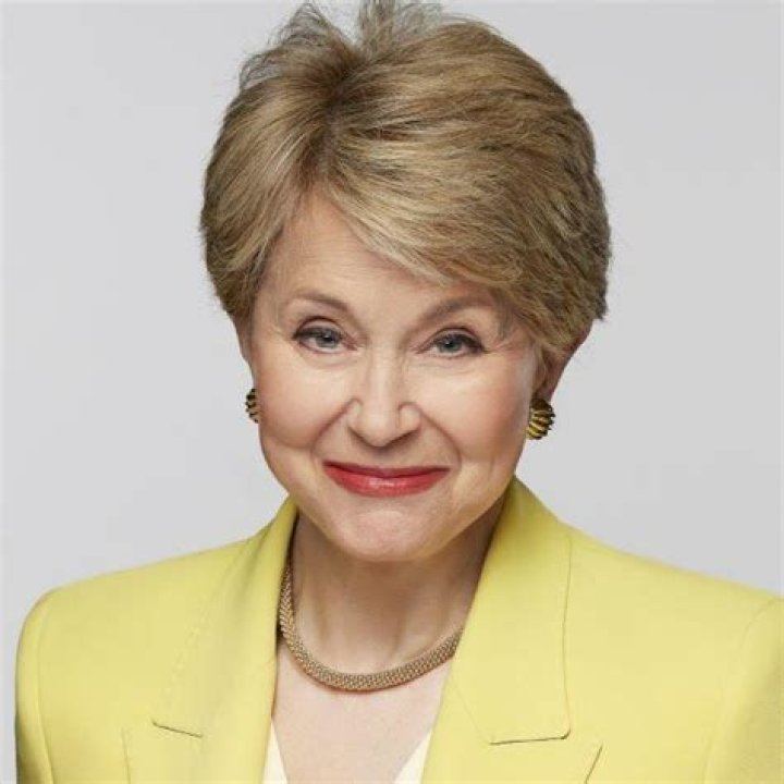Jane Pauley (Journalist) - Age, Birthday, Bio, Facts, Family, Net Worth, Height & More