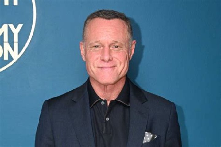 How tall is Jason Beghe