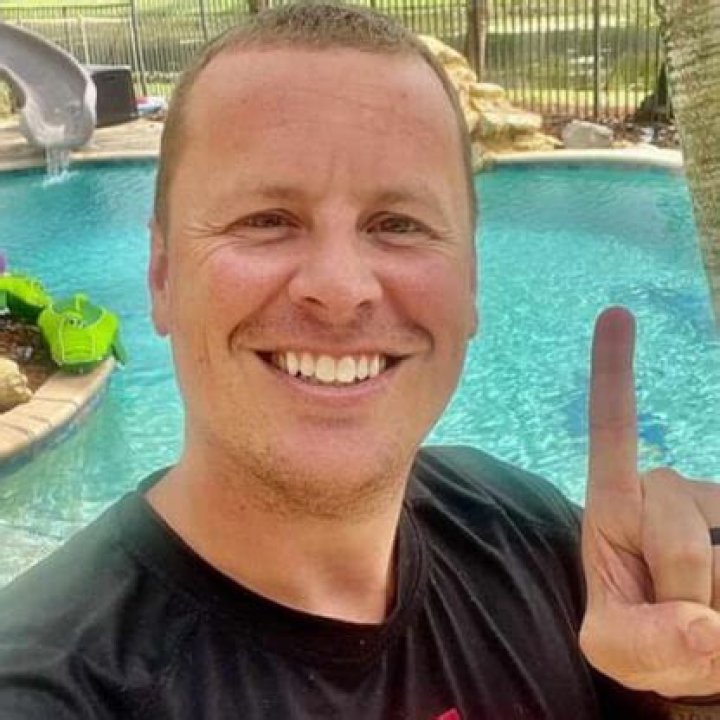 Jason Eadie (TikTok Star) - Age, Birthday, Bio, Facts, Family, Net Worth, Height & More