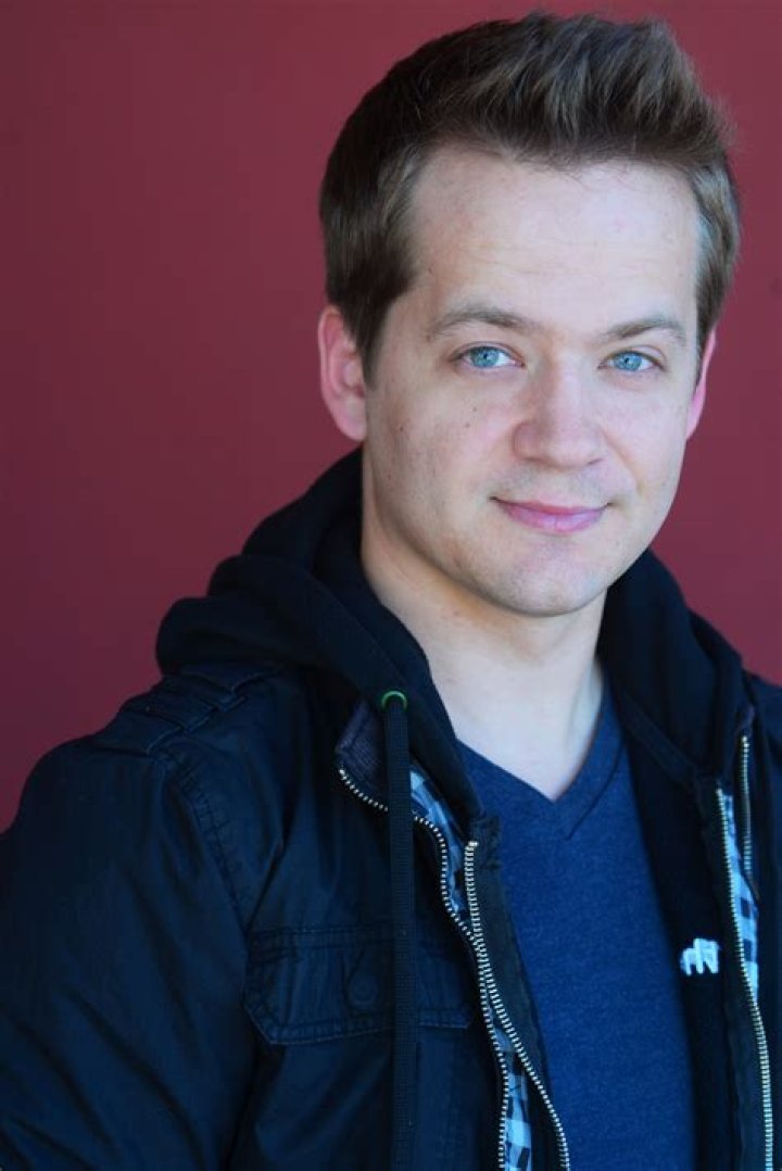 Jason Earles Biography, Age, Height, Wife, Net Worth, Family