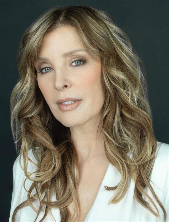 How tall is Jayne Heitmeyer